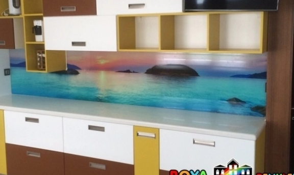 Mutfak Tezgah Arası Cam Panel Uygulamaları ile Şahane Mutfaklar