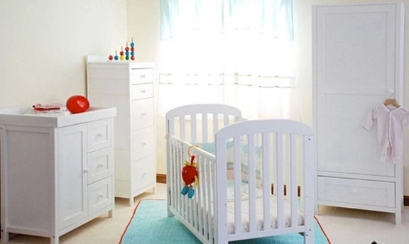 Çok şık beyaz renkli bebek odası dekorasyonları